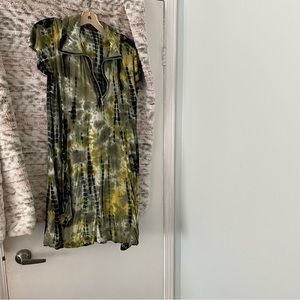 Summer dress with hood. Front zipper and big low pockets. Great condition